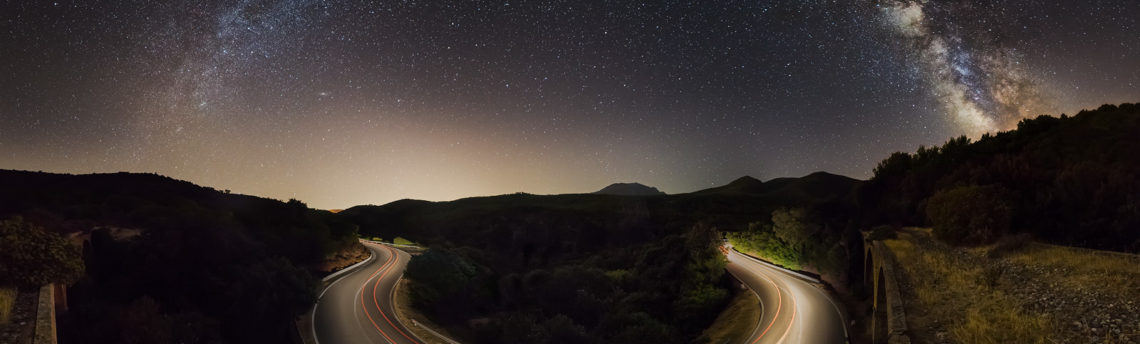 Curva stellata  Panoramica della via lattea presa dal ponte ferroviario abbandonato  di Siliqua, Sardegna.  Autore Ivan Pedretti