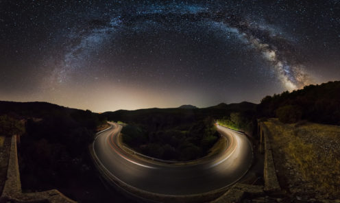 Curva stellata  Panoramica della via lattea presa dal ponte ferroviario abbandonato  di Siliqua, Sardegna.  Autore Ivan Pedretti 